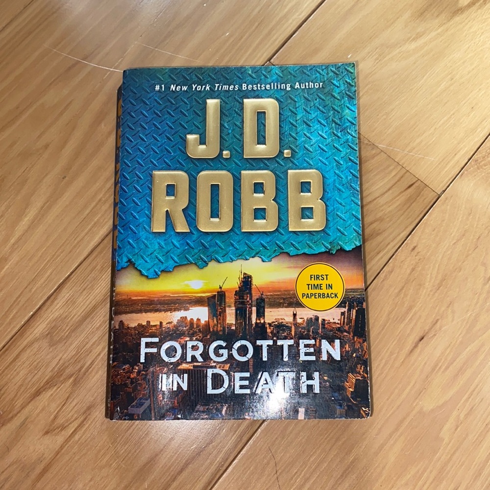 J.D. ROBB, forgotten in death book